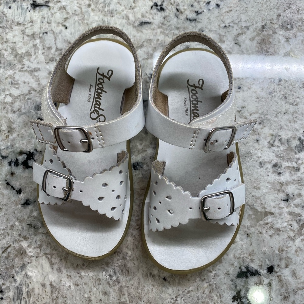 Toddler footnotes Ariel size 7